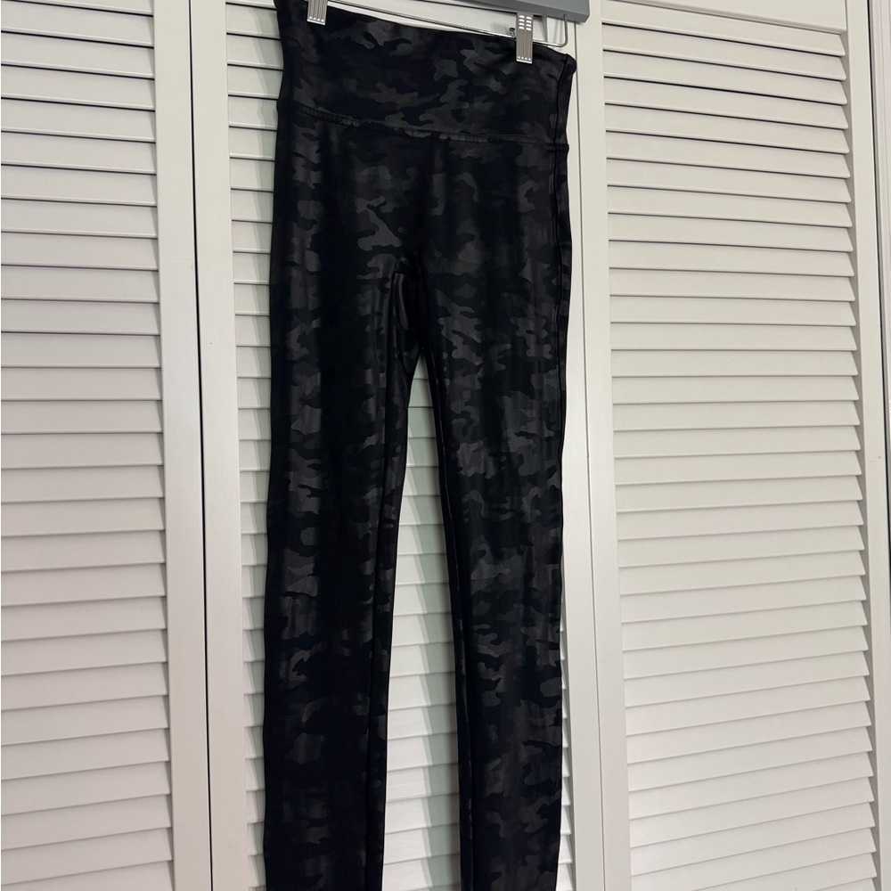 SPANX 2-for-1 Black Leggings Sz Small - Picture 5 of 6